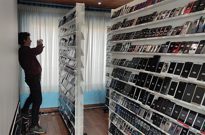 Рекордная коллекция: испанец собрал 3615 мобильных телефонов и вошел в Книгу рекордов Рекордная коллекция: испанец собрал 3615 мобильных телефонов и вошел в Книгу рекордов
