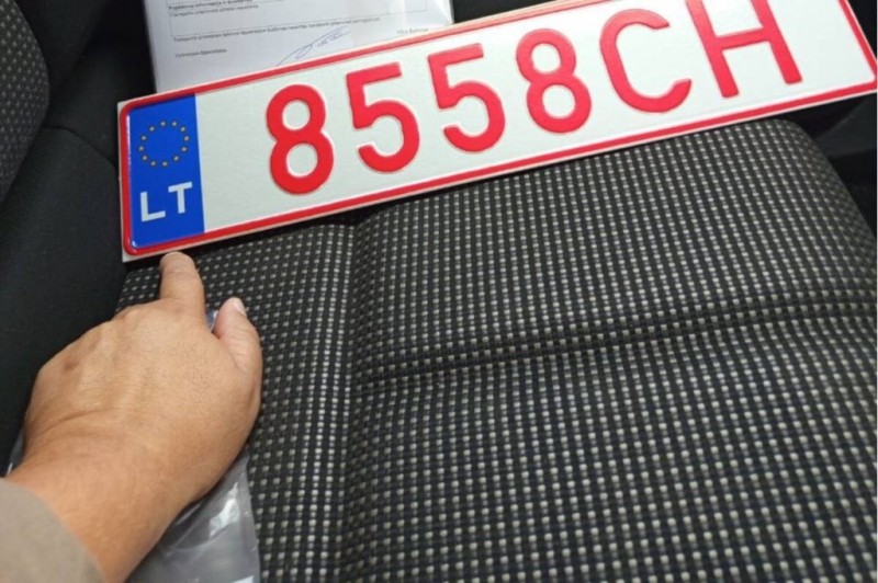 Голодавшему в Клайпеде белорусу выдали транзитные номера Голодавшему в Клайпеде белорусу выдали транзитные номера