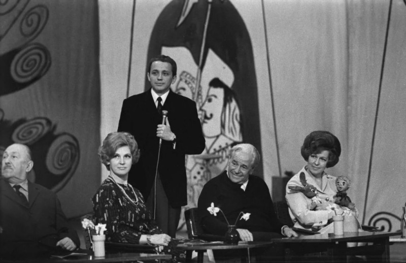 Умер легендарный ведущий КВН Александр Масляков Умер легендарный ведущий КВН Александр Масляков