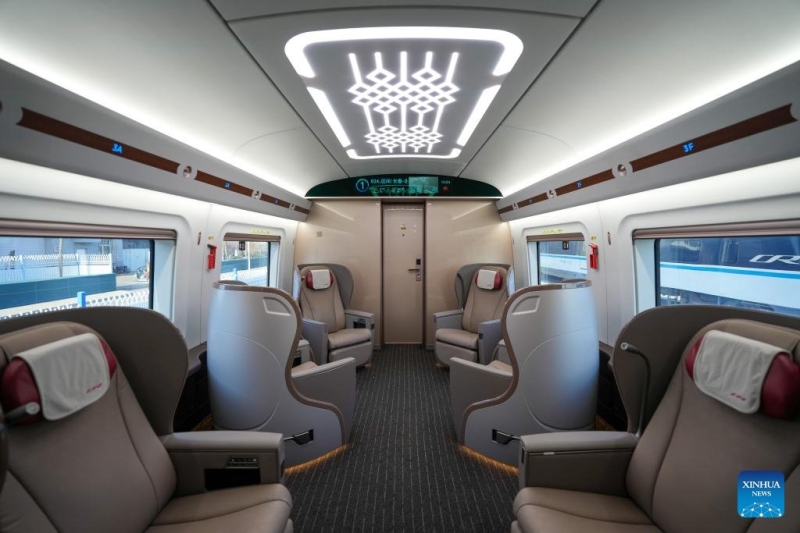 В Китае появился пассажирский поезд, способный развивать 450 километров в час — посмотрите, как он выглядит внутри В Китае появился пассажирский поезд, способный развивать 450 километров в час — посмотрите, как он выглядит внутри