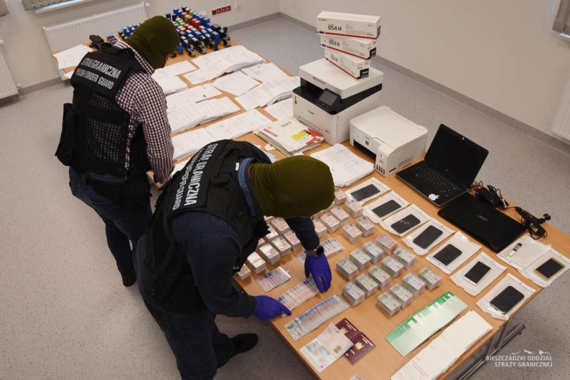 В Польше задержали белорусов за подделку документов В Польше задержали белорусов за подделку документов